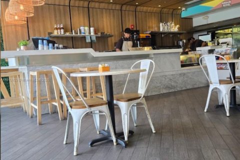 Commercial property in Miami Beach, Florida № 1968963 - photo 4