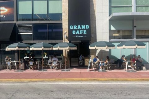 Commercial property in Miami Beach, Florida № 1968963 - photo 2