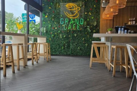 Commercial property in Miami Beach, Florida № 1968963 - photo 9