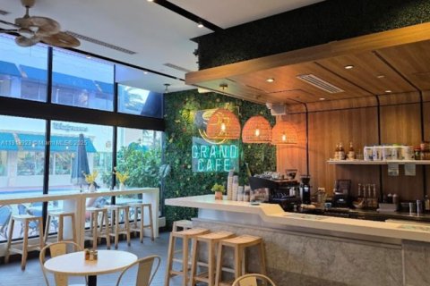 Commercial property in Miami Beach, Florida № 1968963 - photo 3