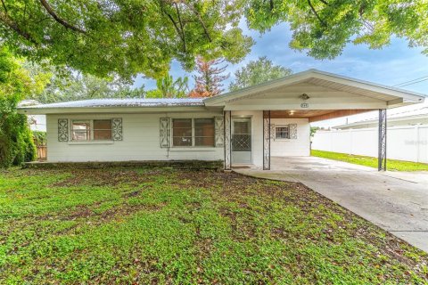House in Winter Haven, Florida 3 bedrooms, 130.06 sq.m. № 2237740