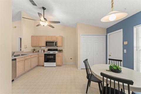 House in Orlando, Florida 3 bedrooms, 132.57 sq.m. № 1685102 - photo 10