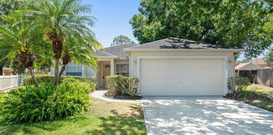 House in Orlando, Florida 3 bedrooms, 132.57 sq.m. № 1685102