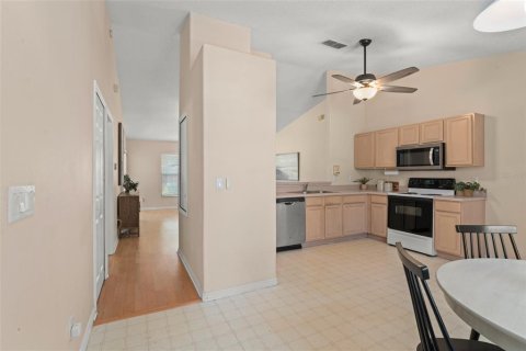 House in Orlando, Florida 3 bedrooms, 132.57 sq.m. № 1685102 - photo 6