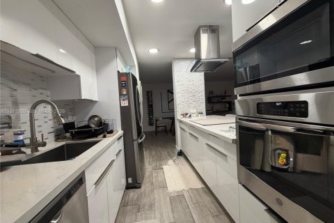 Condo in Fort Lauderdale, Florida, 2 bedrooms  № 2044407 - photo 24