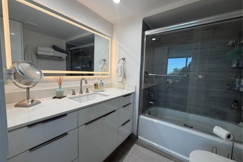 Condo in Fort Lauderdale, Florida, 2 bedrooms  № 2044407 - photo 5