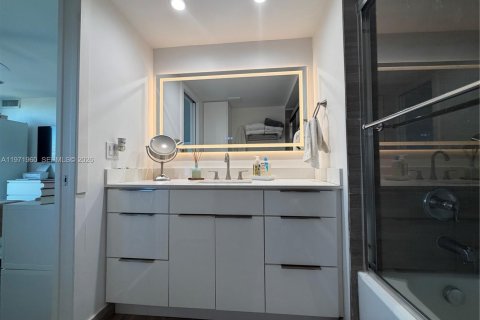 Condo in Fort Lauderdale, Florida, 2 bedrooms  № 2044407 - photo 7