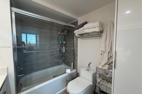 Condo in Fort Lauderdale, Florida, 2 bedrooms  № 2044407 - photo 6