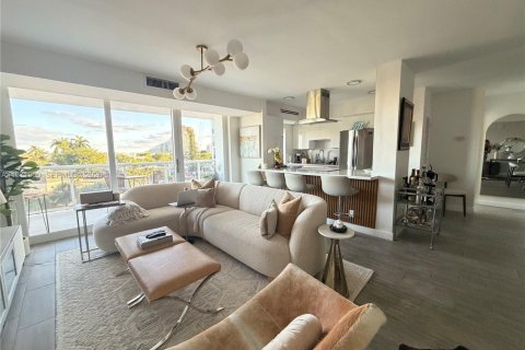 Condo in Fort Lauderdale, Florida, 2 bedrooms  № 2044407 - photo 13