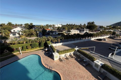 Condo in Fort Lauderdale, Florida, 2 bedrooms  № 2044407 - photo 30