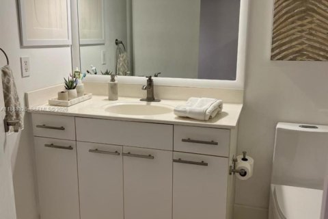 Condo in Aventura, Florida, 3 bedrooms  № 2018590 - photo 12