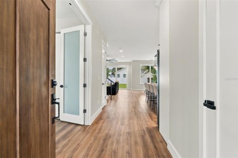 Casa en venta en Tampa, Florida, 4 dormitorios, 191.38 m2 № 2406669 - foto 5