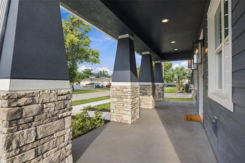 Casa en venta en Tampa, Florida, 4 dormitorios, 191.38 m2 № 2406669 - foto 3