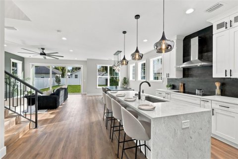 Casa en venta en Tampa, Florida, 4 dormitorios, 191.38 m2 № 2406669 - foto 7