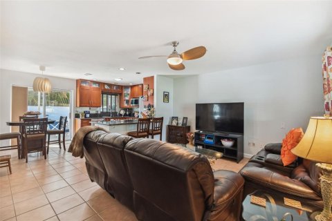 Casa en venta en Saint Petersburg, Florida, 3 dormitorios, 121.52 m2 № 1563377 - foto 6