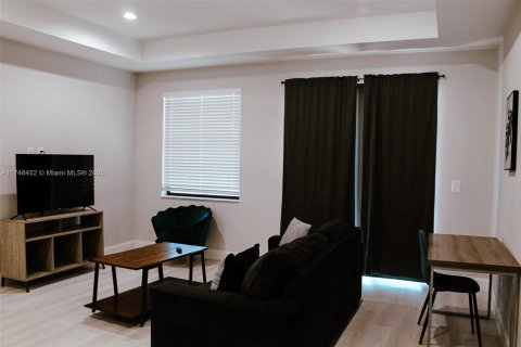 House in Lehigh Acres, Florida 3 bedrooms, 117.8 sq.m. № 1859754 - photo 8