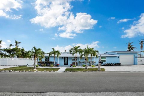 House in Longboat Key, Florida 3 bedrooms, 156.82 sq.m. № 1520615 - photo 30