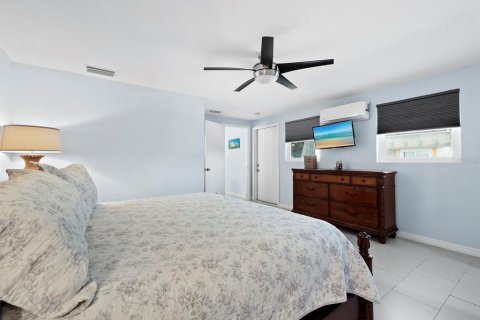 House in Longboat Key, Florida 3 bedrooms, 156.82 sq.m. № 1520615 - photo 12