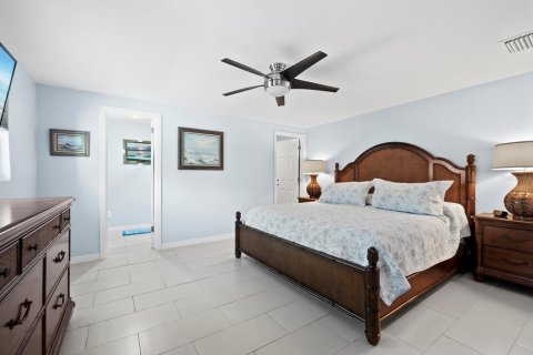 House in Longboat Key, Florida 3 bedrooms, 156.82 sq.m. № 1520615 - photo 11