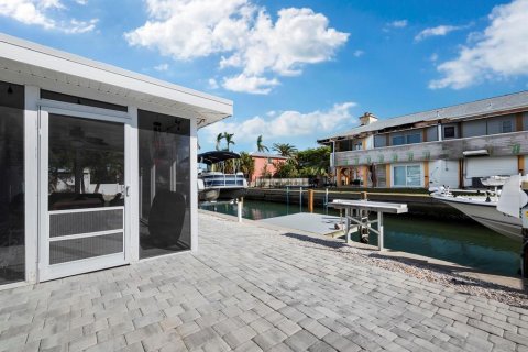 House in Longboat Key, Florida 3 bedrooms, 156.82 sq.m. № 1520615 - photo 2