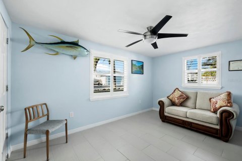 House in Longboat Key, Florida 3 bedrooms, 156.82 sq.m. № 1520615 - photo 17