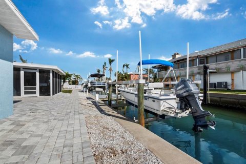 House in Longboat Key, Florida 3 bedrooms, 156.82 sq.m. № 1520615 - photo 28