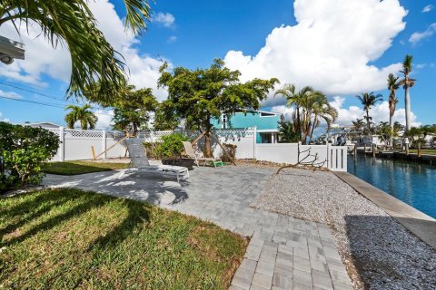 House in Longboat Key, Florida 3 bedrooms, 156.82 sq.m. № 1520615 - photo 27