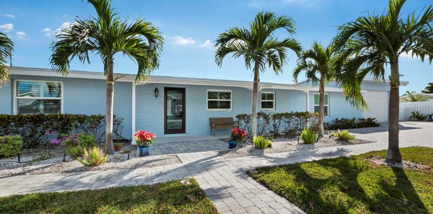 House in Longboat Key, Florida 3 bedrooms, 156.82 sq.m. № 1520615