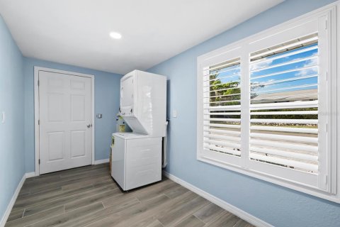 House in Longboat Key, Florida 3 bedrooms, 156.82 sq.m. № 1520615 - photo 9