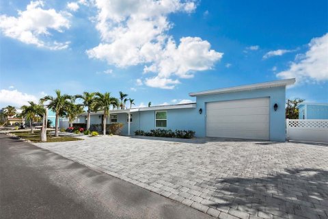 House in Longboat Key, Florida 3 bedrooms, 156.82 sq.m. № 1520615 - photo 29