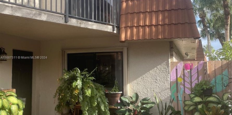 Townhouse in Davie, Florida 3 bedrooms, 151.24 sq.m. № 1729473