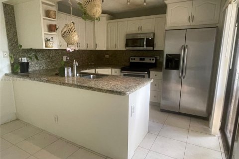 Townhouse in Davie, Florida 3 bedrooms, 151.24 sq.m. № 1729473 - photo 3