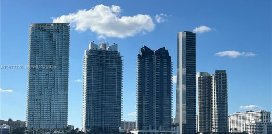 Condo à Sunny Isles Beach, Floride, 3 chambres  № 1976637