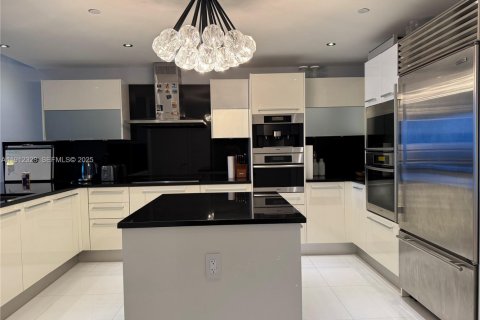 Copropriété à vendre à Sunny Isles Beach, Floride: 3 chambres, 179.58 m2 № 1976637 - photo 13