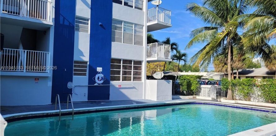 Condominio en North Miami Beach, Florida, 1 dormitorio  № 2001514