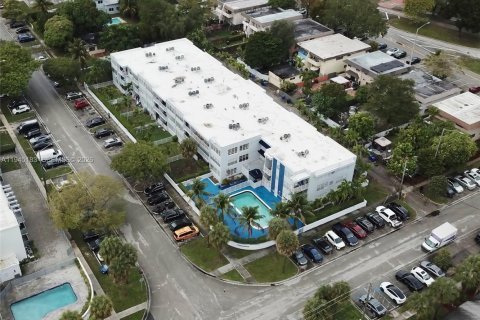 Condominio en venta en North Miami Beach, Florida, 1 dormitorio, 75.44 m2 № 2001514 - foto 14