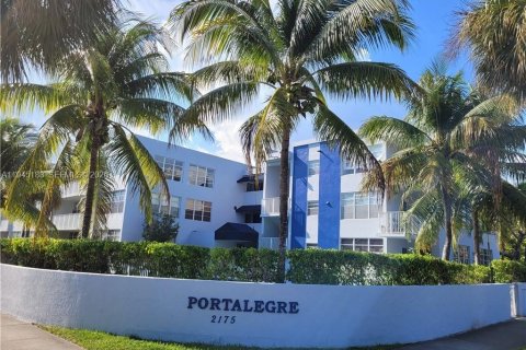 Condominio en venta en North Miami Beach, Florida, 1 dormitorio, 75.44 m2 № 2001514 - foto 2