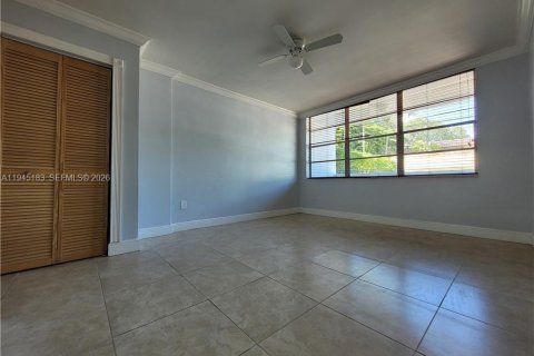 Condominio en venta en North Miami Beach, Florida, 1 dormitorio, 75.44 m2 № 2001514 - foto 11