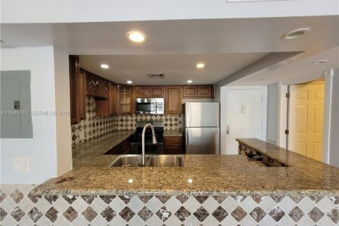 Condominio en venta en North Miami Beach, Florida, 1 dormitorio, 75.44 m2 № 2001514 - foto 3
