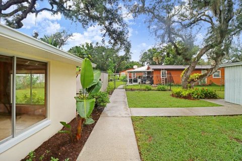 House in Temple Terrace, Florida 3 bedrooms, 173.17 sq.m. № 2406722 - photo 27