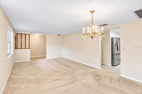 House in Temple Terrace, Florida 3 bedrooms, 173.17 sq.m. № 2406722 - photo 10