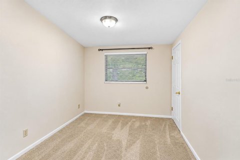 House in Temple Terrace, Florida 3 bedrooms, 173.17 sq.m. № 2406722 - photo 19