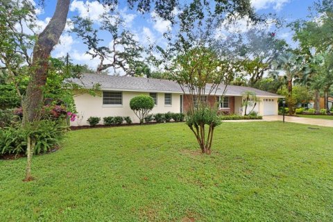 House in Temple Terrace, Florida 3 bedrooms, 173.17 sq.m. № 2406722 - photo 24