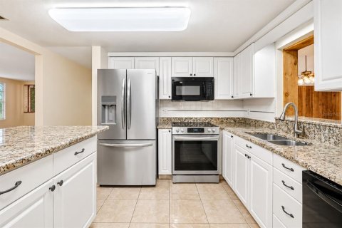 House in Temple Terrace, Florida 3 bedrooms, 173.17 sq.m. № 2406722 - photo 3