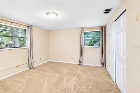 House in Temple Terrace, Florida 3 bedrooms, 173.17 sq.m. № 2406722 - photo 15