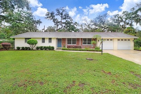 House in Temple Terrace, Florida 3 bedrooms, 173.17 sq.m. № 2406722 - photo 2