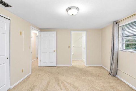 House in Temple Terrace, Florida 3 bedrooms, 173.17 sq.m. № 2406722 - photo 14