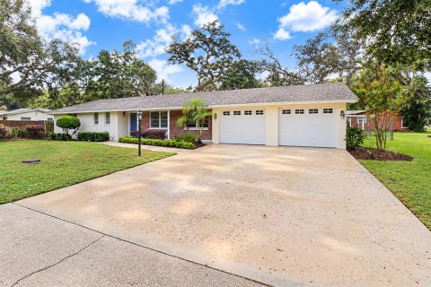 House in Temple Terrace, Florida 3 bedrooms, 173.17 sq.m. № 2406722