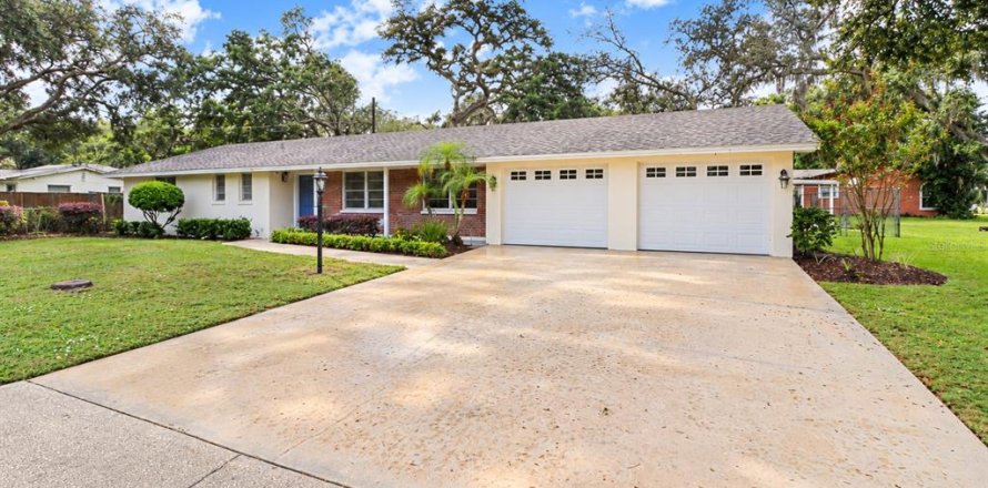 House in Temple Terrace, Florida 3 bedrooms, 173.17 sq.m. № 2406722