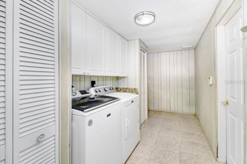 House in Temple Terrace, Florida 3 bedrooms, 173.17 sq.m. № 2406722 - photo 22